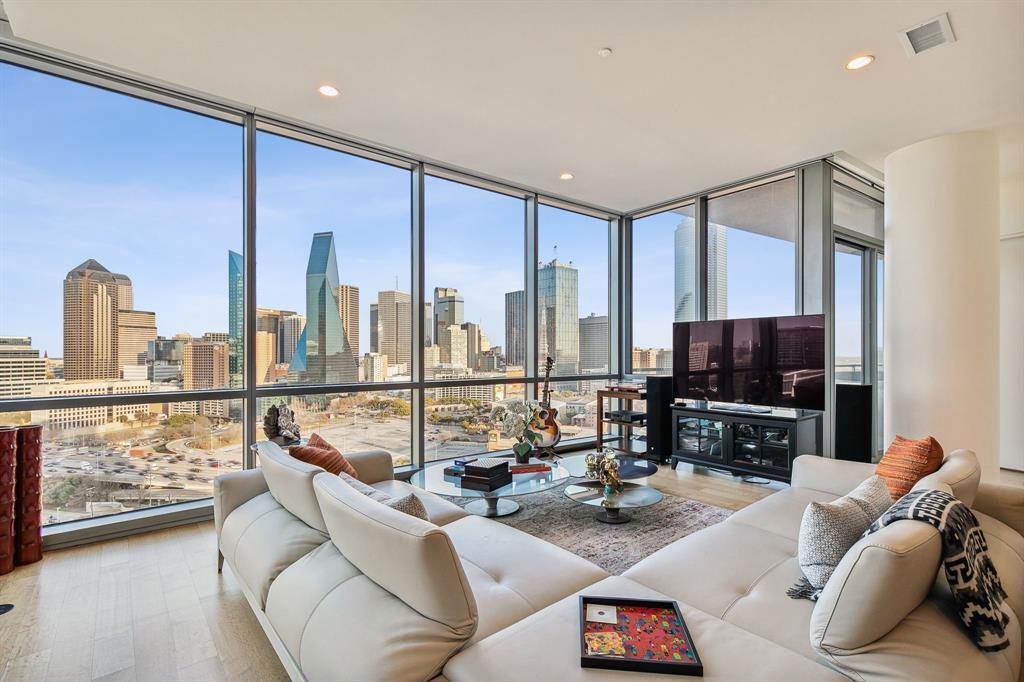 Discover the Stunning Views from High-Rise Apartments in Victory Park, Dallas - A Guide by Ntrinzic Locators